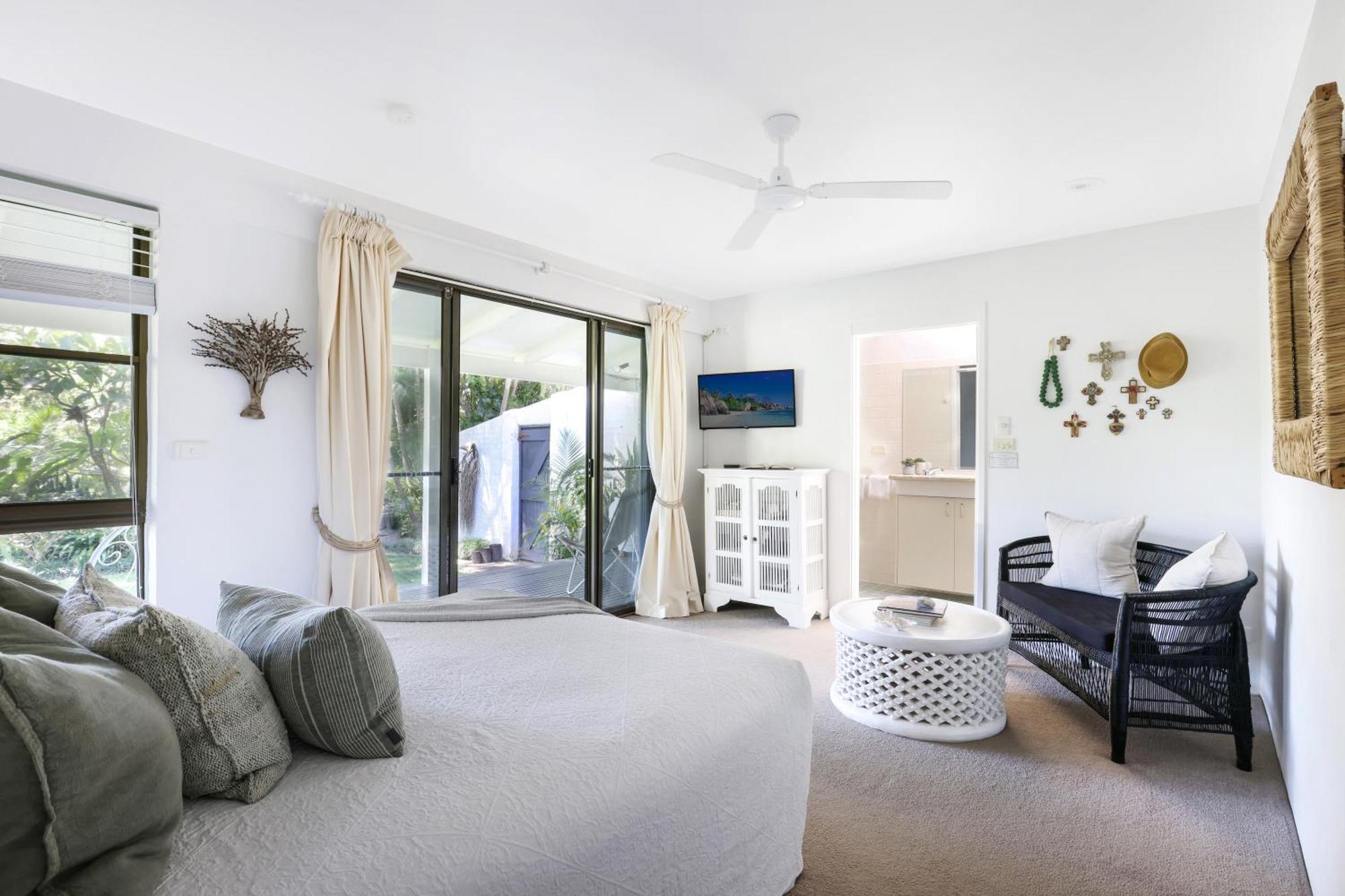 Sensom Boutique Bed And Breakfast Sapphire Beach Exterior photo